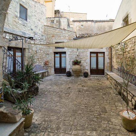 Historic Modica Villa Exterior photo