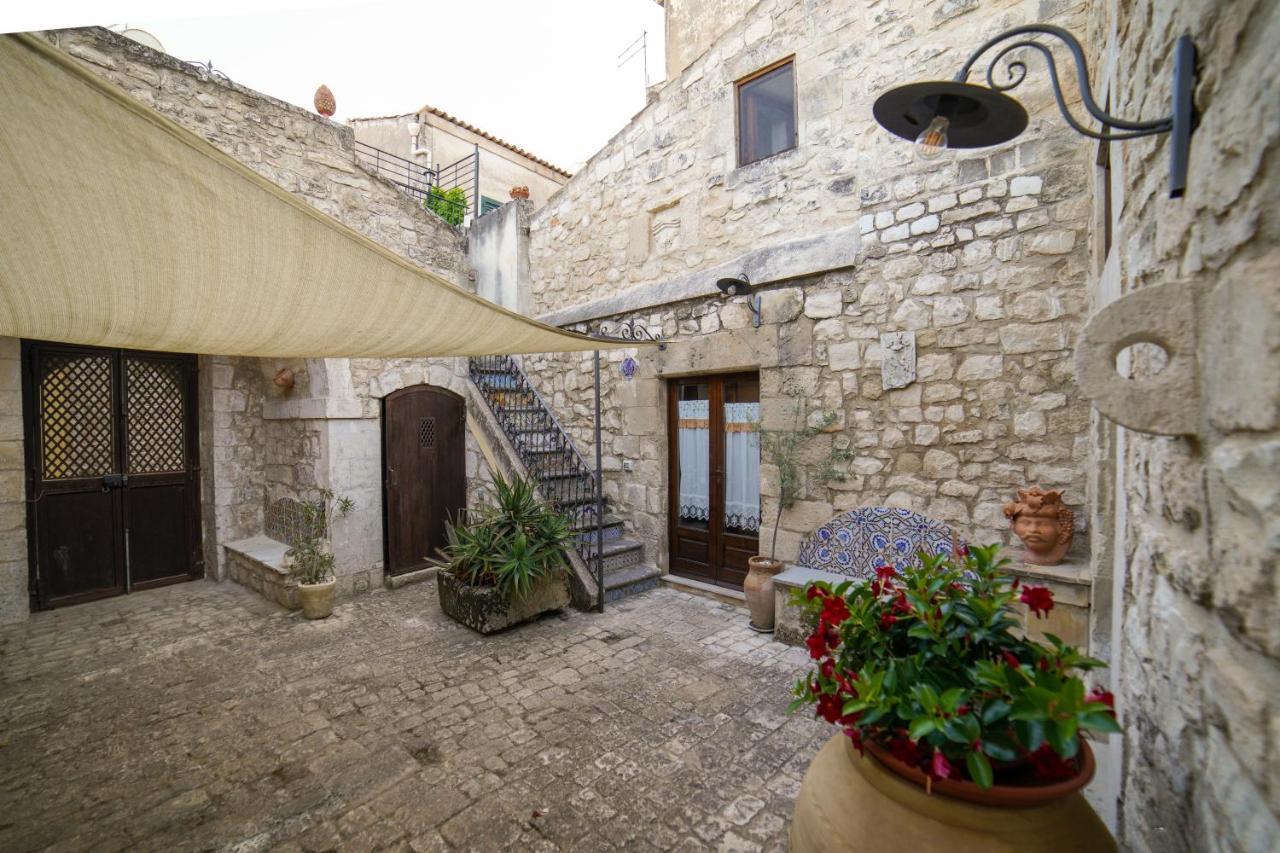 Historic Modica Villa Exterior photo