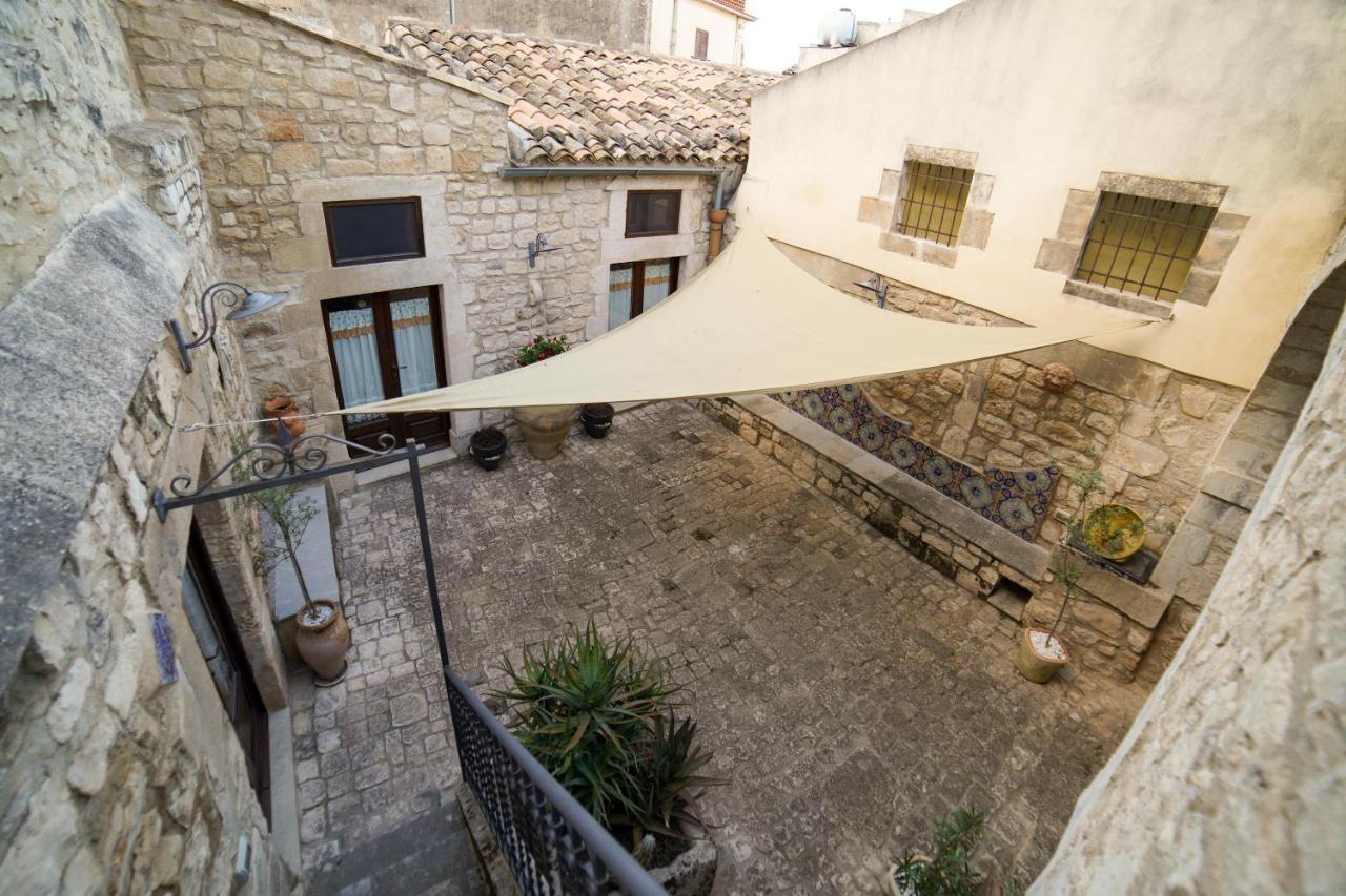 Historic Modica Villa Exterior photo