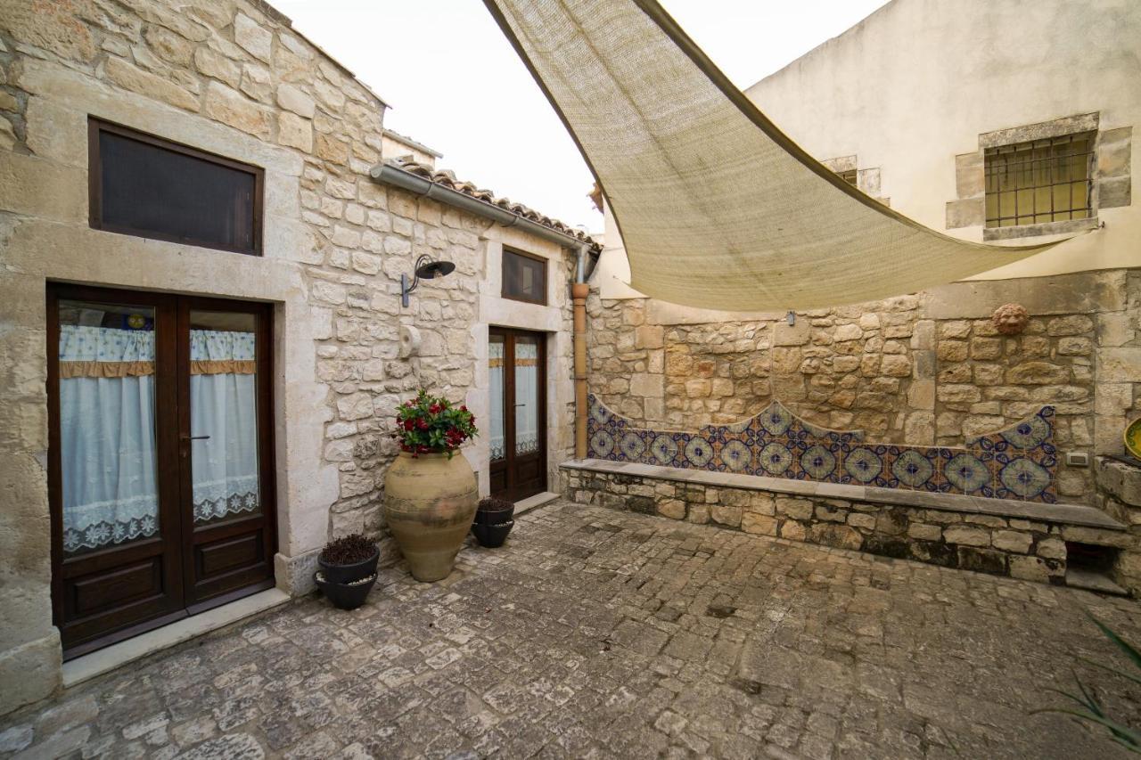Historic Modica Villa Exterior photo