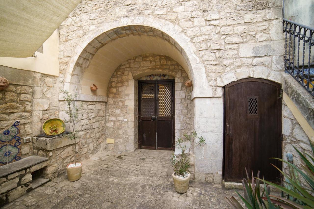 Historic Modica Villa Exterior photo