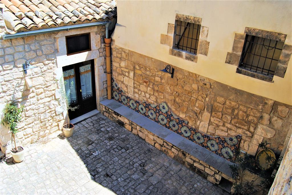 Historic Modica Villa Exterior photo